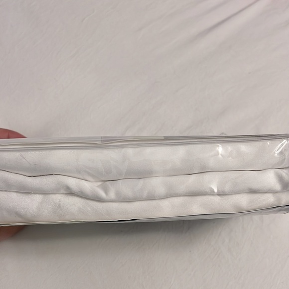 NWT “Magic Skirt” Twin Bedskirt - Picture 5 of 11